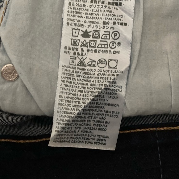 Levi Denim Shorts size 30 - Picture 9 of 9